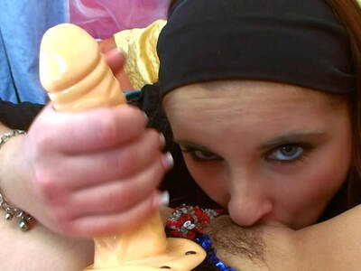 Scharfe Strap-on Spielchen unter Lesben